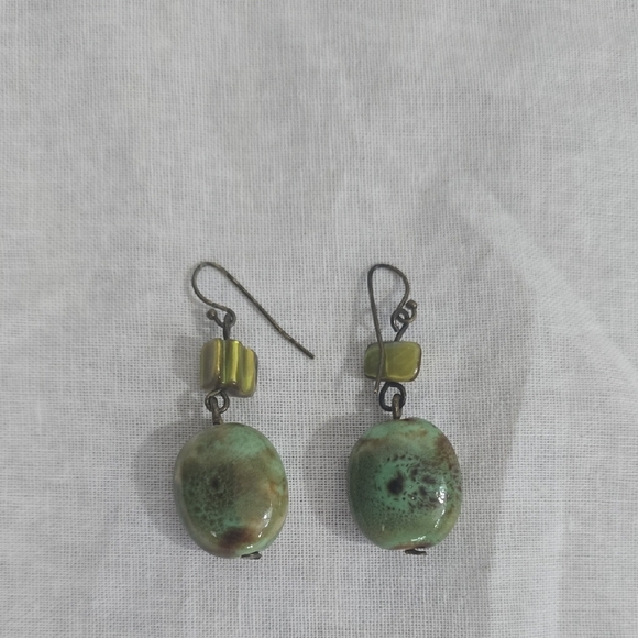 Premier Designs Green and Gold Earrings - Picture 2 of 3